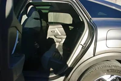 Vendo Citroën C4 2023 - 20900 EUR, 17652 km - AUTO.MOTO.pt