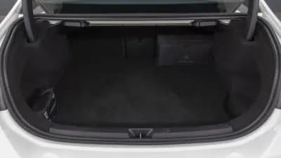 Vendo Mercedes-Benz A 250e Limousine 2021 - 25900 EUR, 102000 km - AUTO.MOTO.pt