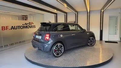 Vendo MINI 2019 - 24900 EUR, 114062 km - AUTO.MOTO.pt