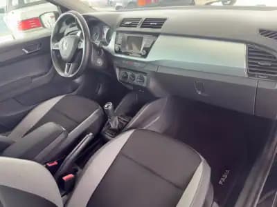 Vendo Skoda Fabia Break 2016 - 8490 EUR, 184591 km - AUTO.MOTO.pt