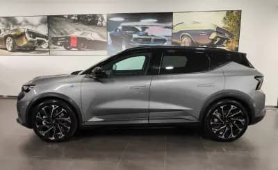 Vendo Renault Scénic E-Tech 2024 - 40990 EUR, 9000 km - AUTO.MOTO.pt