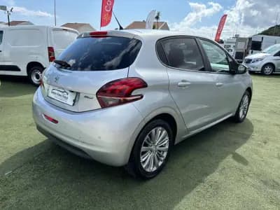 Vendo Peugeot 208 2017 - 11490 EUR, 95200 km - AUTO.MOTO.pt