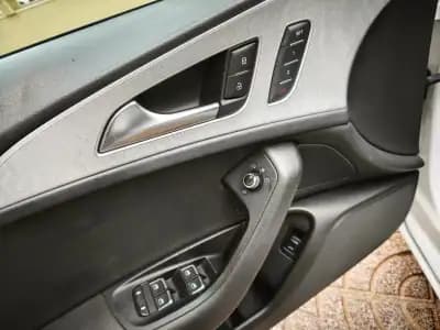 Sell Audi A6 Avant 2012 - 21500 EUR, 246000 km - AUTO.MOTO.pt