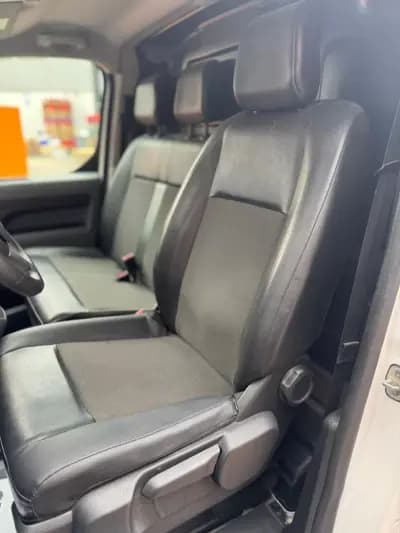 Vendo Peugeot Expert 2019 - 13900 EUR, 148050 km - AUTO.MOTO.pt