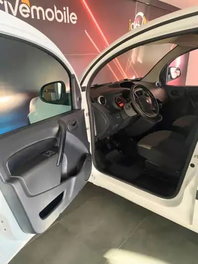 Sell Renault Kangoo 2018 - 11900 EUR, 121178 km - AUTO.MOTO.pt