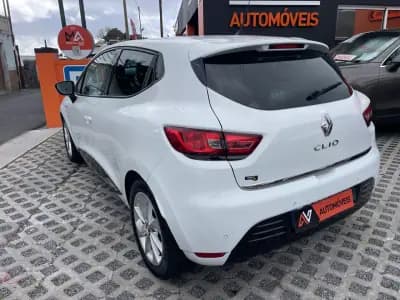 Vendo Renault Clio 2018 - 13950 EUR, 110232 km - AUTO.MOTO.pt