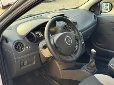 Vendo Renault Clio 2009 - 4280 EUR, 290626 km - AUTO.MOTO.pt