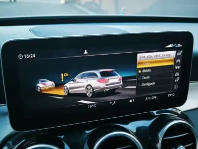 Vendo Mercedes-Benz C 300 2020 - 28950 EUR, 166000 km - AUTO.MOTO.pt