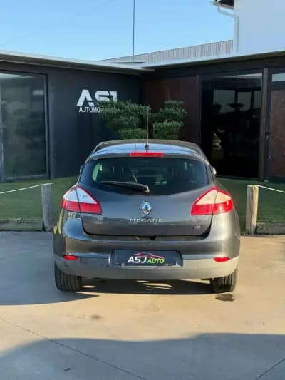 Vendo Renault Mégane 2011 - 5750 EUR, 219739 km - AUTO.MOTO.pt