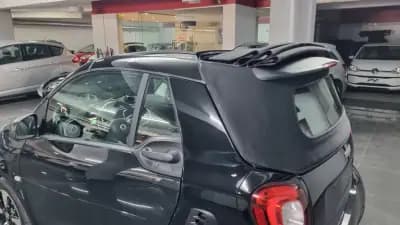 Vendo Smart Fortwo Cabrio 2021 - 13990 EUR, 59000 km - AUTO.MOTO.pt