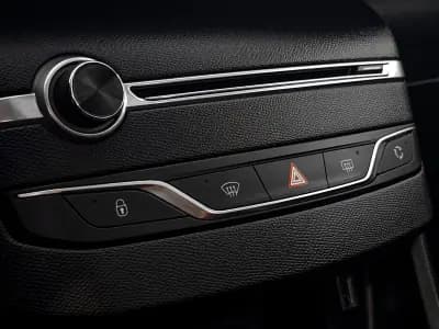 Vendo Peugeot 308 2018 - 12950 EUR, 134000 km - AUTO.MOTO.pt