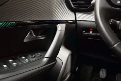 Vendo Peugeot 2008 2023 - 16950 EUR, 58860 km - AUTO.MOTO.pt