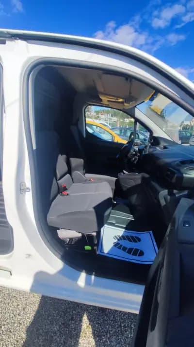 Sell Peugeot Partner 2021 - 12499 EUR, 217978 km - AUTO.MOTO.pt