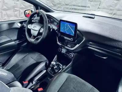 Sell Ford Fiesta 2019 - 21990 EUR, 151232 km - AUTO.MOTO.pt