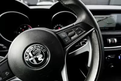 Vendo Alfa Romeo Stelvio 2019 - 29400 EUR, 89000 km - AUTO.MOTO.pt