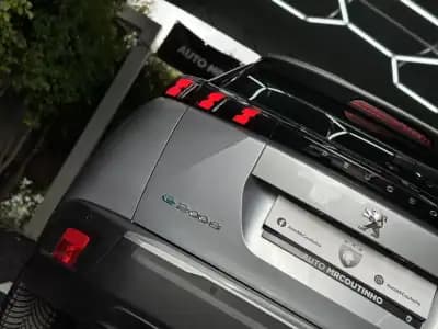 Vendo Peugeot e-2008 2023 - 22500 EUR, 46500 km - AUTO.MOTO.pt