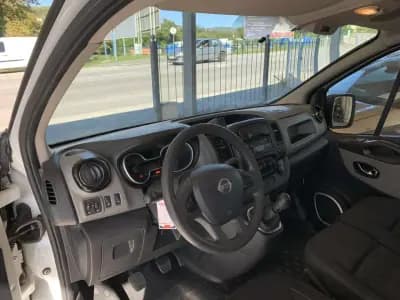 Sell Nissan NV300 2017 - 13500 EUR, 203327 km - AUTO.MOTO.pt