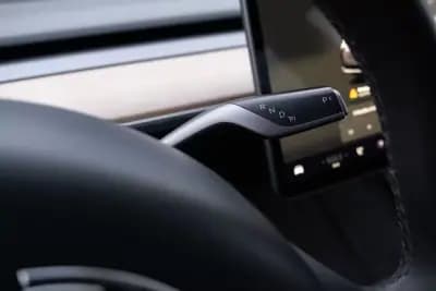 Vendo Tesla Model 3 2023 - 31999 EUR, 67000 km - AUTO.MOTO.pt