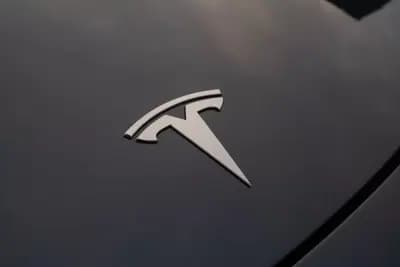 Vendo Tesla Model 3 2023 - 31999 EUR, 67000 km - AUTO.MOTO.pt