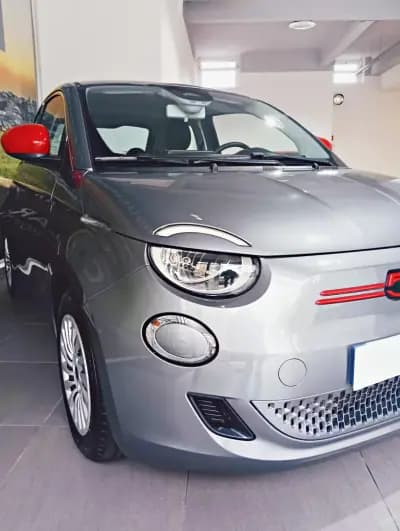 Vendo Fiat 500e 2023 - 14490 EUR, 30020 km - AUTO.MOTO.pt