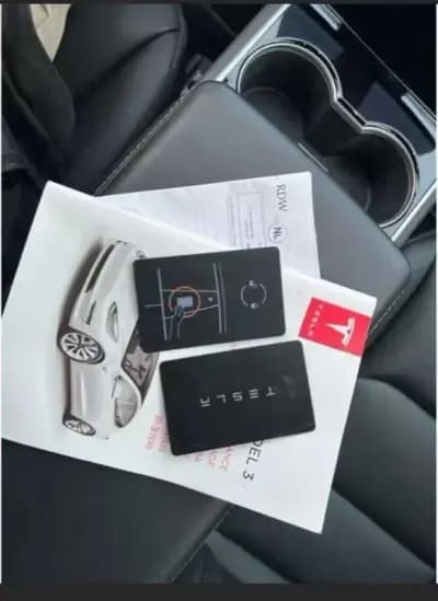 Vendo Tesla Model 3 2020 - 24990 EUR, 52675 km - AUTO.MOTO.pt