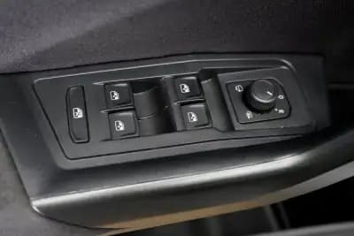 Vendo Volkswagen T-Roc 2023 - 21990 EUR, 70000 km - AUTO.MOTO.pt