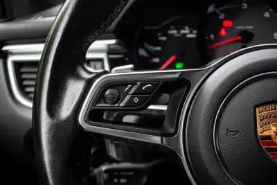 Vendo Porsche Macan 2018 - 59990 EUR, 99798 km - AUTO.MOTO.pt