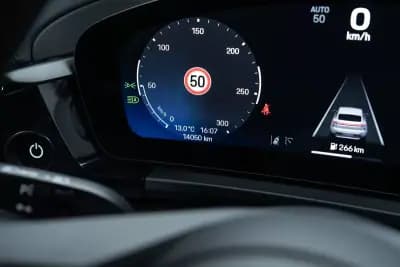 Vendo Porsche Macan 2025 - 88950 EUR, 14000 km - AUTO.MOTO.pt