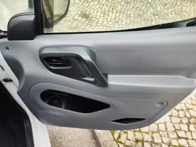 Vendo Peugeot Partner 2010 - 5480 EUR, 286000 km - AUTO.MOTO.pt