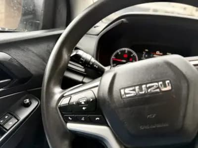 Vendo Isuzu D-Max 2023 - 32950 EUR, 109000 km - AUTO.MOTO.pt