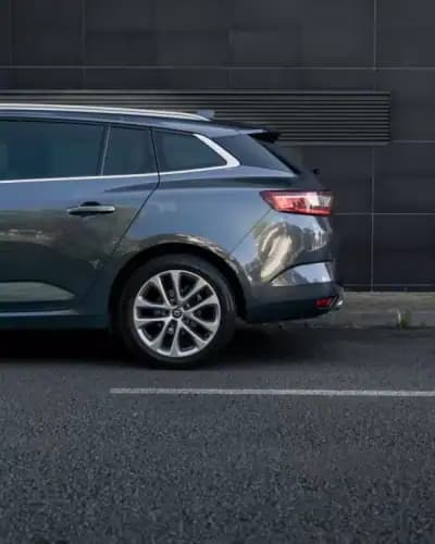 Sell Renault Mégane Sport Tourer 2018 - 15990 EUR, 126740 km - AUTO.MOTO.pt