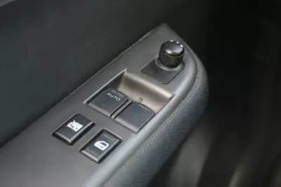 Vendo Suzuki Swift 2005 - 5400 EUR, 106000 km - AUTO.MOTO.pt