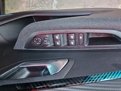 Sell Peugeot e-208 2023 - 18750 EUR, 25000 km - AUTO.MOTO.pt