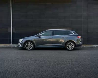 Sell Renault Mégane Sport Tourer 2018 - 15990 EUR, 126740 km - AUTO.MOTO.pt