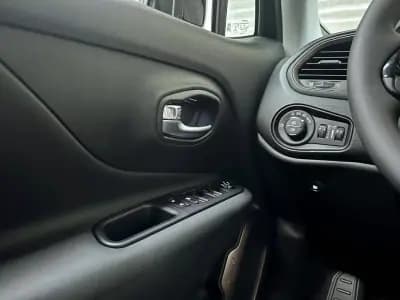 Vendo Jeep Renegade 2022 - 23950 EUR, 10796 km - AUTO.MOTO.pt