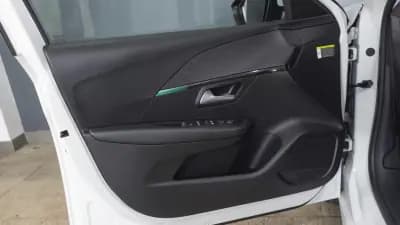 Vendo Peugeot e-208 2021 - 16350 EUR, 46000 km - AUTO.MOTO.pt