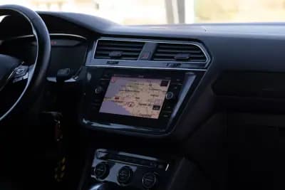 Sell Volkswagen Tiguan Allspace 2018 - 29890 EUR, 105000 km - AUTO.MOTO.pt