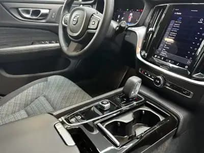 Vendo Volvo V60 2023 - 38500 EUR, 60000 km - AUTO.MOTO.pt