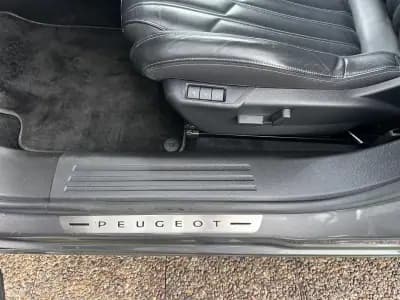 Vendo Peugeot 2008 2021 - 17900 EUR, 95000 km - AUTO.MOTO.pt