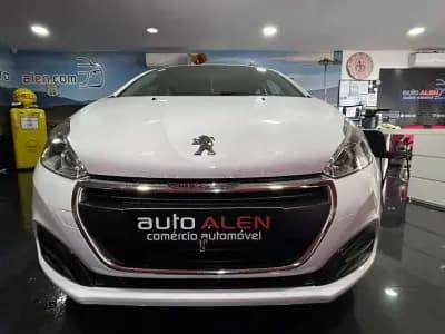 Vendo Peugeot 208 2018 - 12990 EUR, 92000 km - AUTO.MOTO.pt