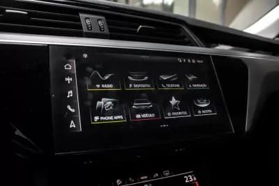 Vendo Audi Q8 e-Tron Sportback 2023 - 52900 EUR, 34353 km - AUTO.MOTO.pt