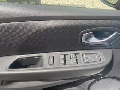 Vendo Renault Clio 2017 - 16950 EUR, 92830 km - AUTO.MOTO.pt