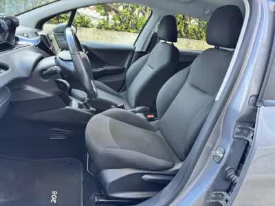 Sell Peugeot 208 2018 - 11900 EUR, 123326 km - AUTO.MOTO.pt