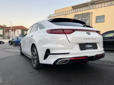 Vendo Kia ProCeed 2022 - 19450 EUR, 92000 km - AUTO.MOTO.pt