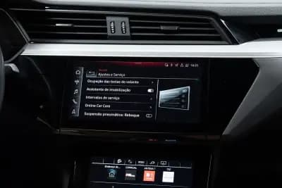 Vendo Audi Q8 e-Tron Sportback 2023 - 49950 EUR, 55000 km - AUTO.MOTO.pt