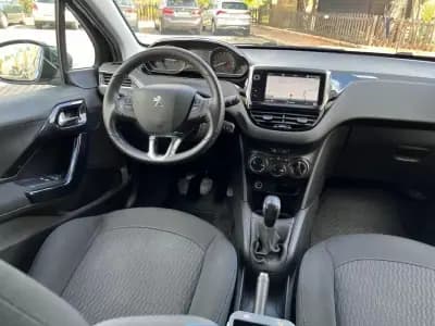 Sell Peugeot 208 2019 - 10450 EUR, 84000 km - AUTO.MOTO.pt