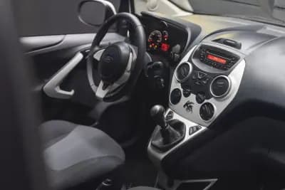 Vendo Ford KA 2015 - 4999 EUR, 174924 km - AUTO.MOTO.pt