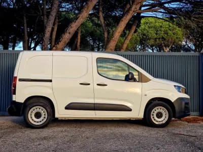 Vendo Peugeot Partner 2021 - 13990 EUR, 106734 km - AUTO.MOTO.pt