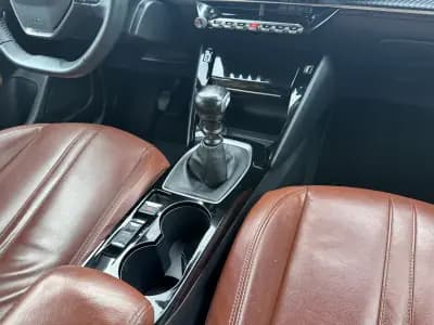 Vendo Peugeot 2008 2021 - 16900 EUR, 130000 km - AUTO.MOTO.pt