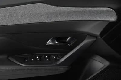 Sell Peugeot 308 2024 - 22900 EUR, 40000 km - AUTO.MOTO.pt